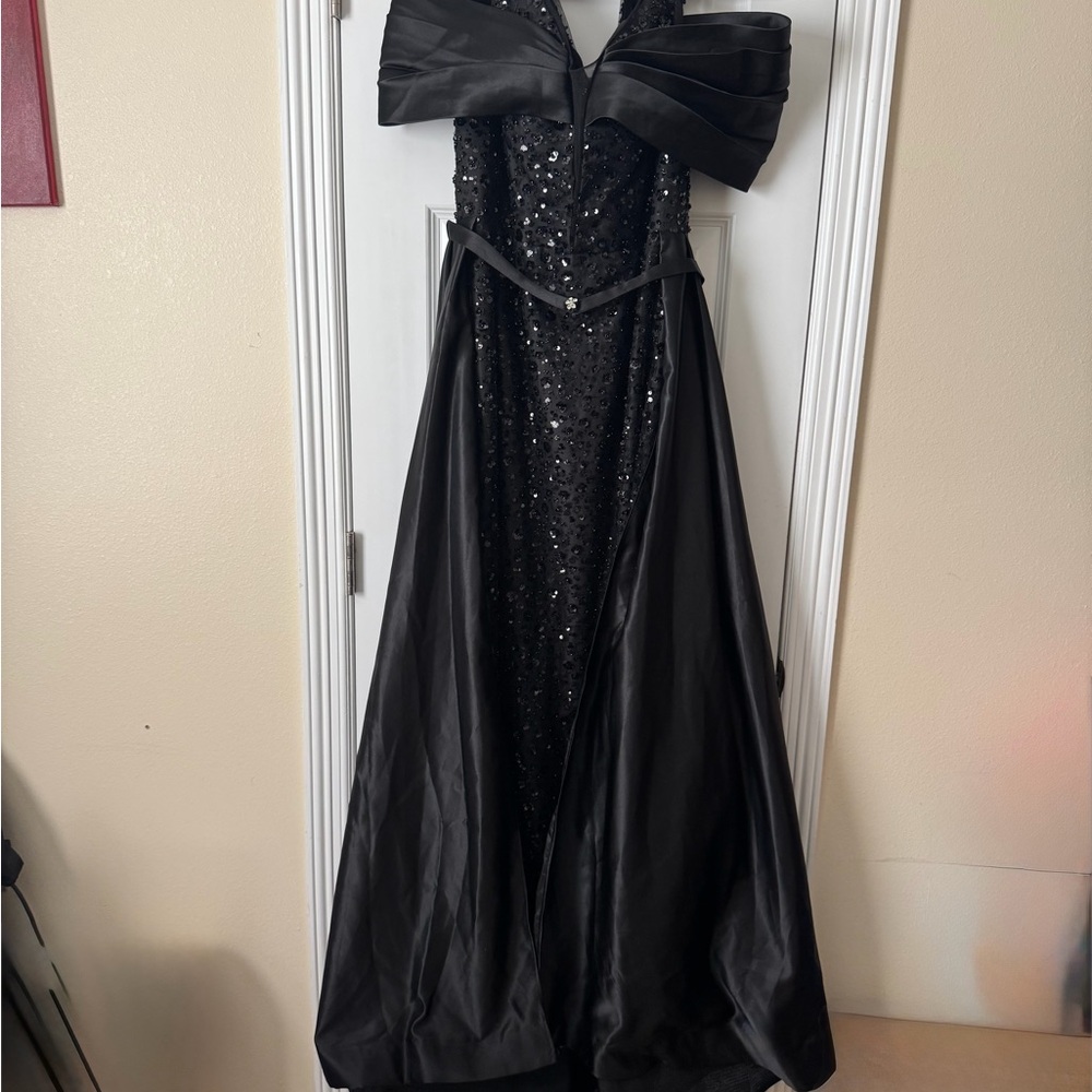 Elegant Black Sequin Prom Dress